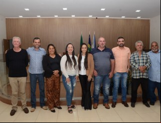 Secretária Parlamentar Leandra Fernandes comemora aniversário na Câmara Municipal de Cumari
