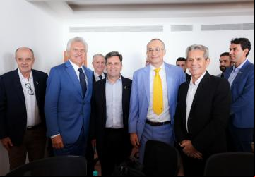Governador Ronaldo Caiado participa de reunião com multinacional do setor agroquímico e se encontra com governador do Estado de Maharashtra