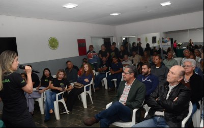 Anhanguera promove palestra sobre cooperativismo para produtores de limão Taiti